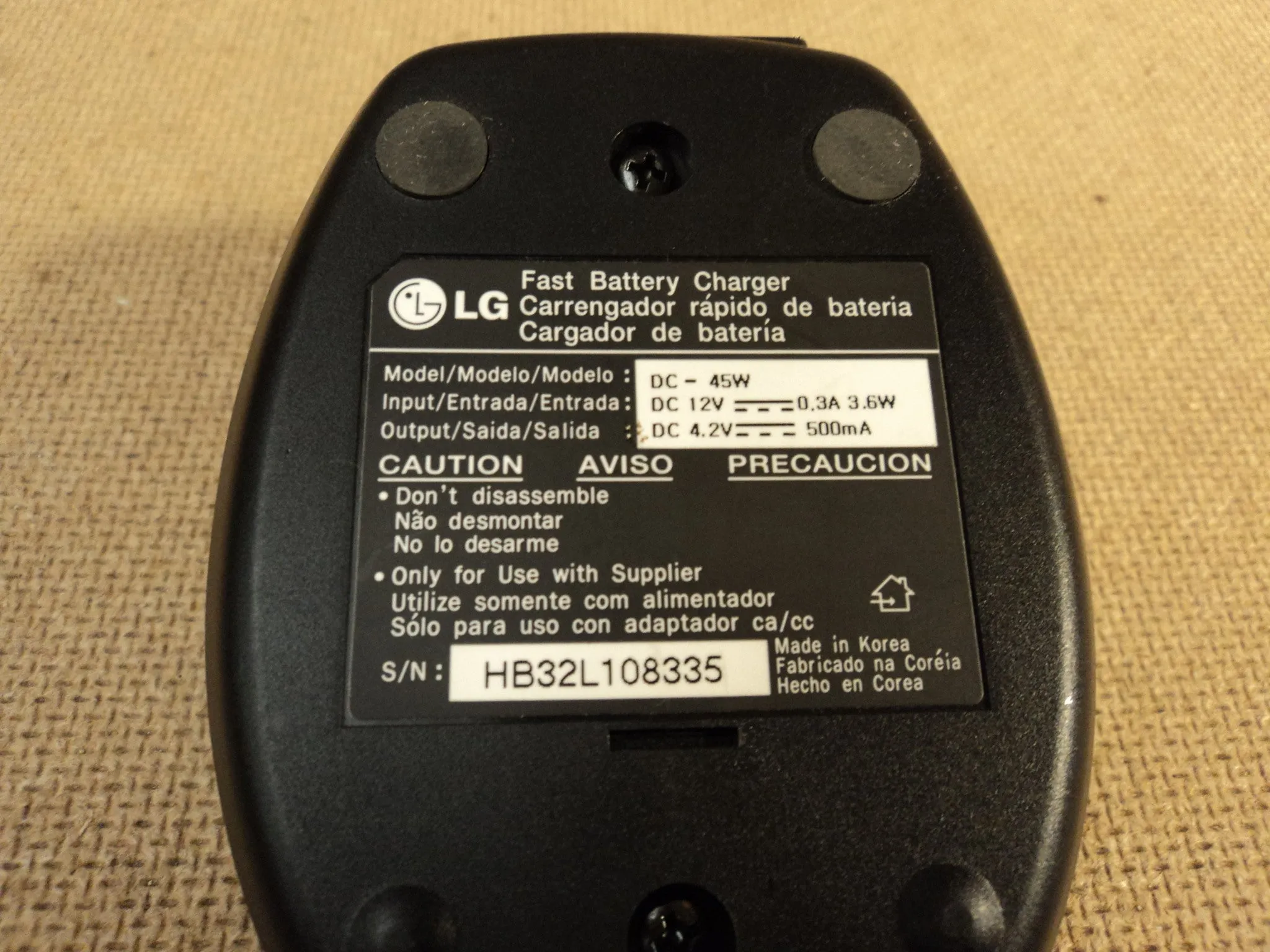 LG Battery Charger Base Unit 4 1/2in L x 3in W x 2in H Black DC-45 W -- Used