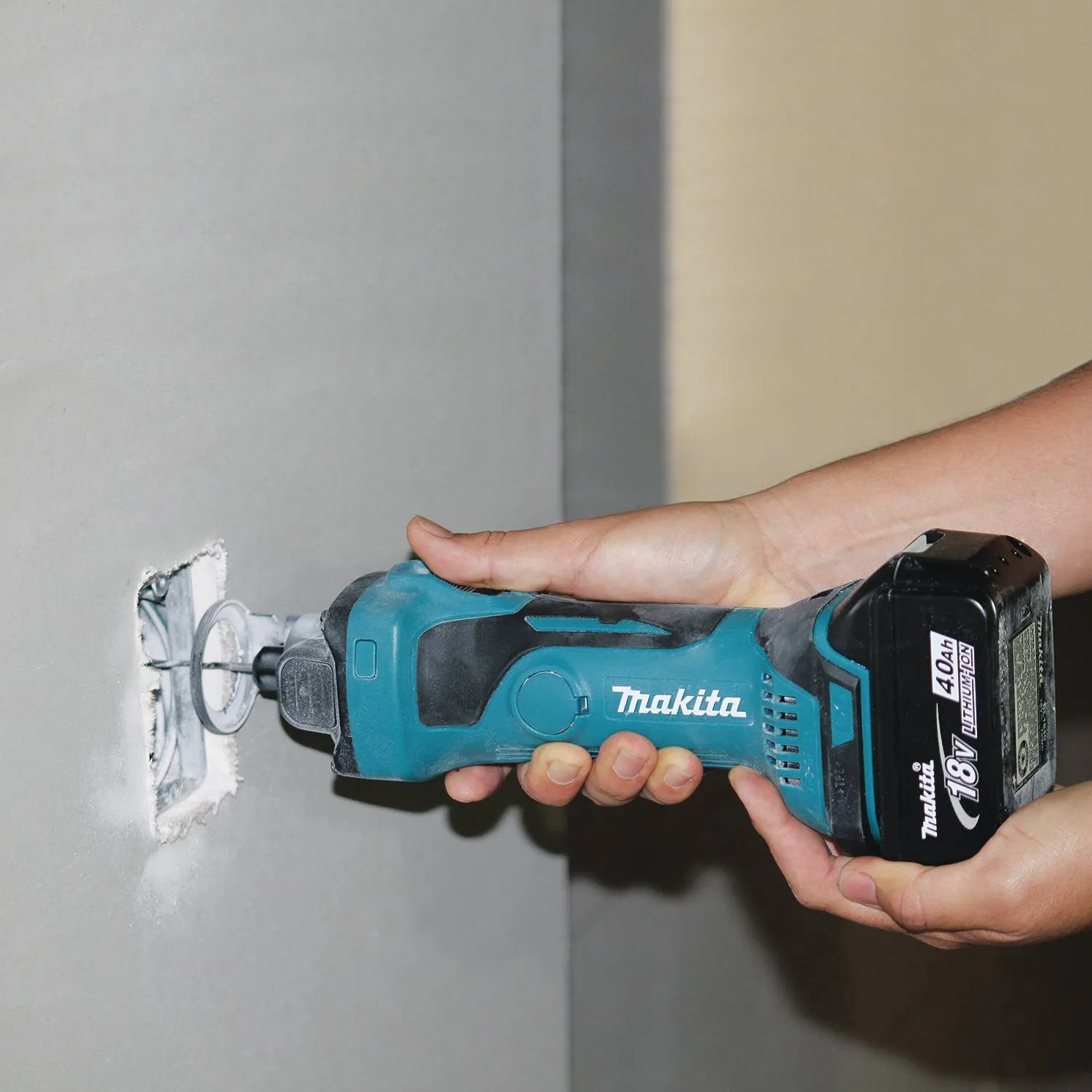 Makita XOC01Z 18-Volt 30,000 Rpm LXT Lithium-Ion Cordless Cut-Out Tool